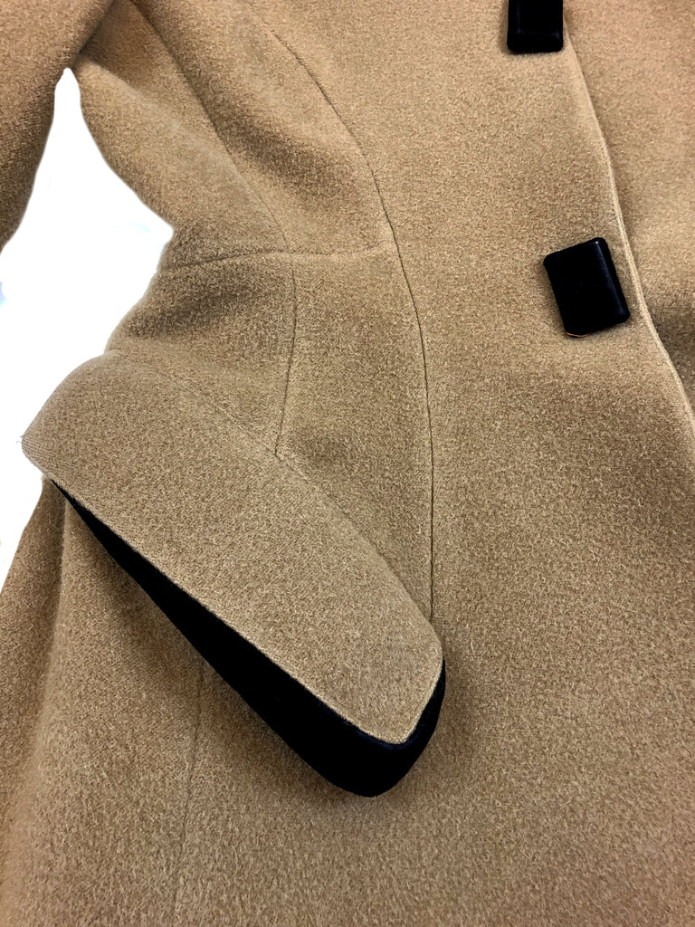 detail manteau en laine marron mugler plaisirpalace.fr