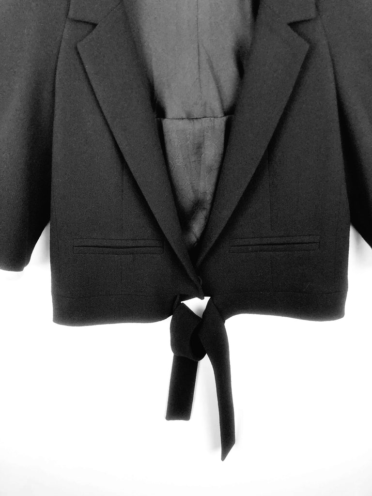 chanel vintage black wool jacket at plaisir palace paris marsh vintage store eshop online plaisirpalace.fr paris le marsh best of vintage luxury second hand fashion week haute couture