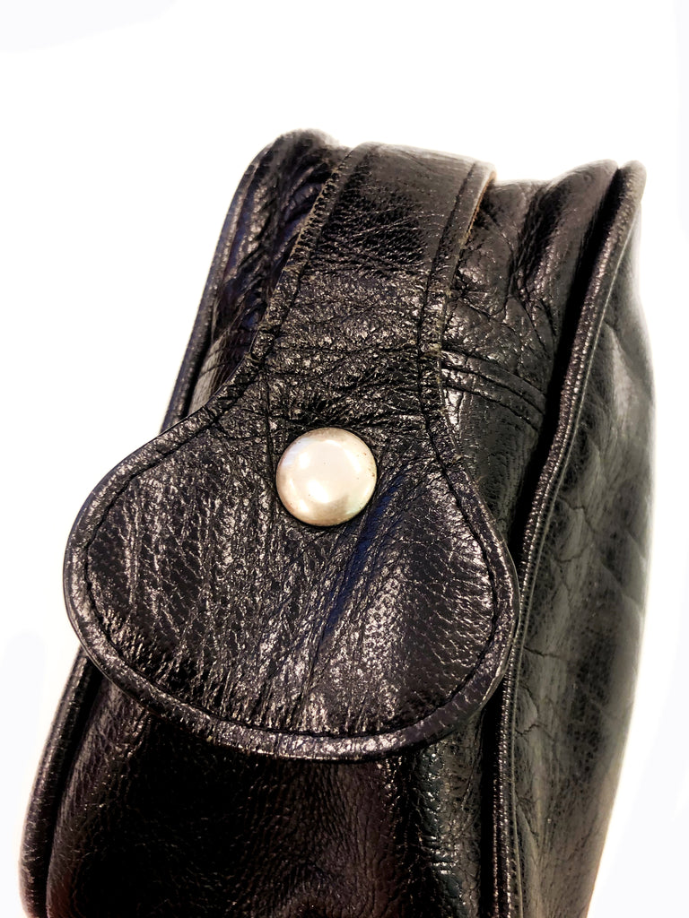Courreges vintage black leather bag detail plaisirpalace.fr