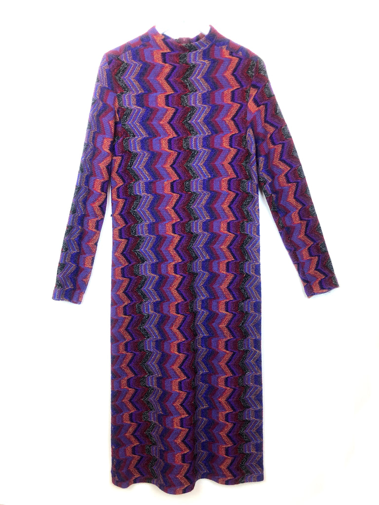 vintage robe en laine violette avec motif zigzag à retrouver chez plaisir palace paris