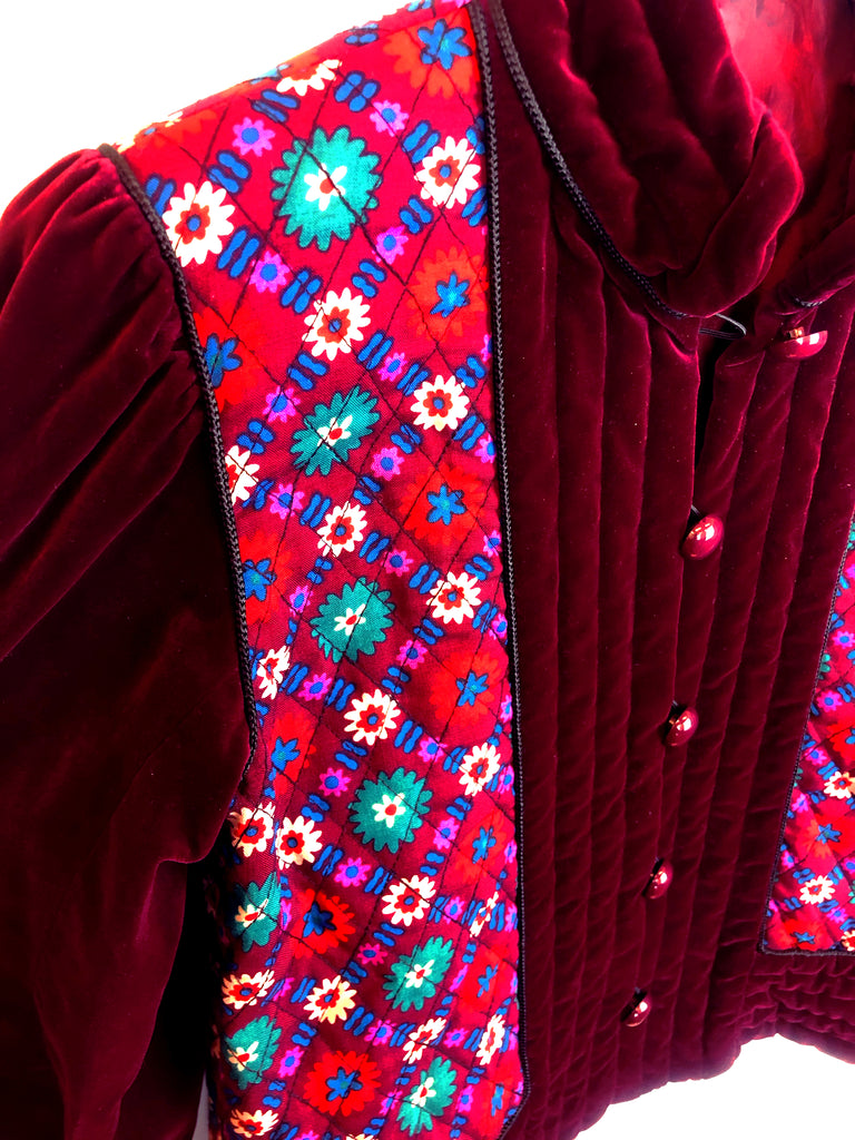 detail vintage Saint Laurent jacket in burgundy vleour and flower pattern sewn in a waistcoat style plaisir palace
